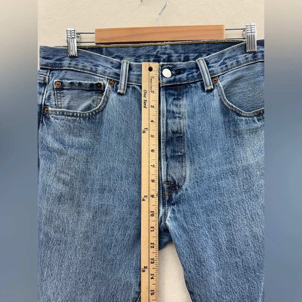 Levi’s 501 Men’s 34x30 Blue Faded Button Fly Denim Jeans - Picture 8 of 12